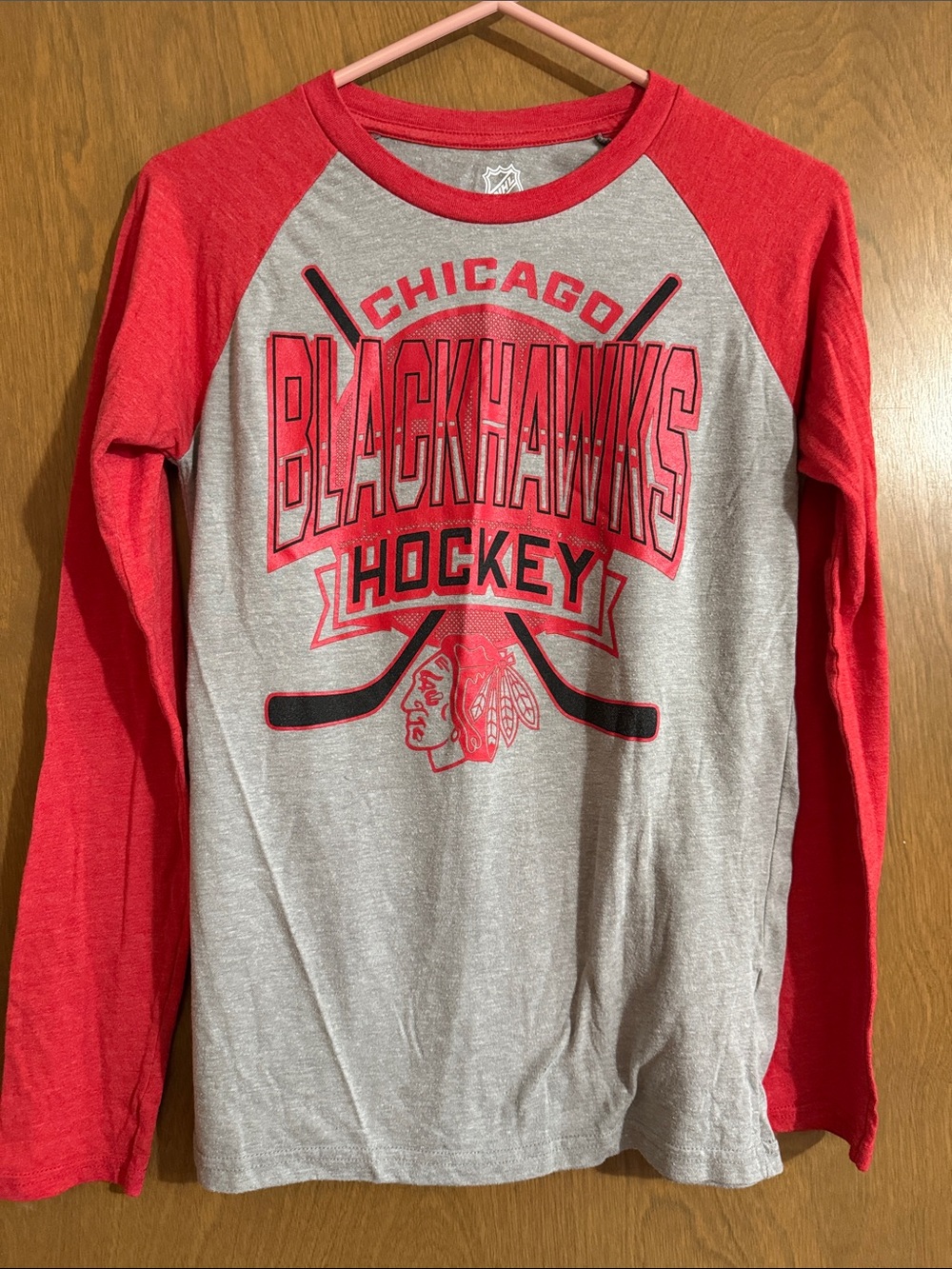 NHL Chicago Blackhawks Long Sleeve Raglan Tee in Red and Gray